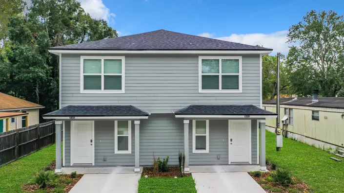 1231-1235 Pangola Drive-10-705x397.png