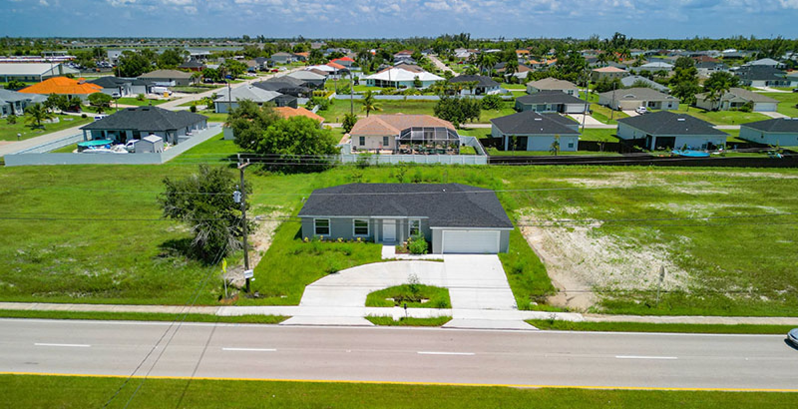 303 Chiquita Blvd N, Cape Coral, Florida 33993, 4 Bedrooms Bedrooms, ,2 BathroomsBathrooms,Single Family,For Sale,Chiquita Blvd N,1020