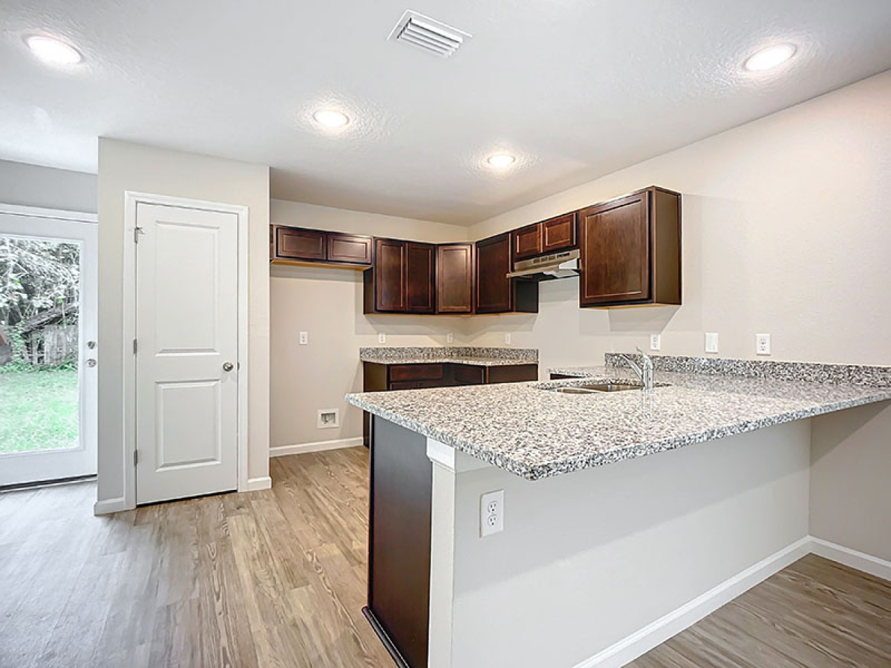 6151 Delmar St, Jacksonville, Florida 32205, 4 Bedrooms Bedrooms, ,5 BathroomsBathrooms,Duplex,For Sale,Delmar St,1241