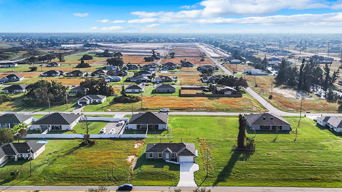 Single Family Homes 2509 Chiquita Blvd, Cape Coral, Florida 33993