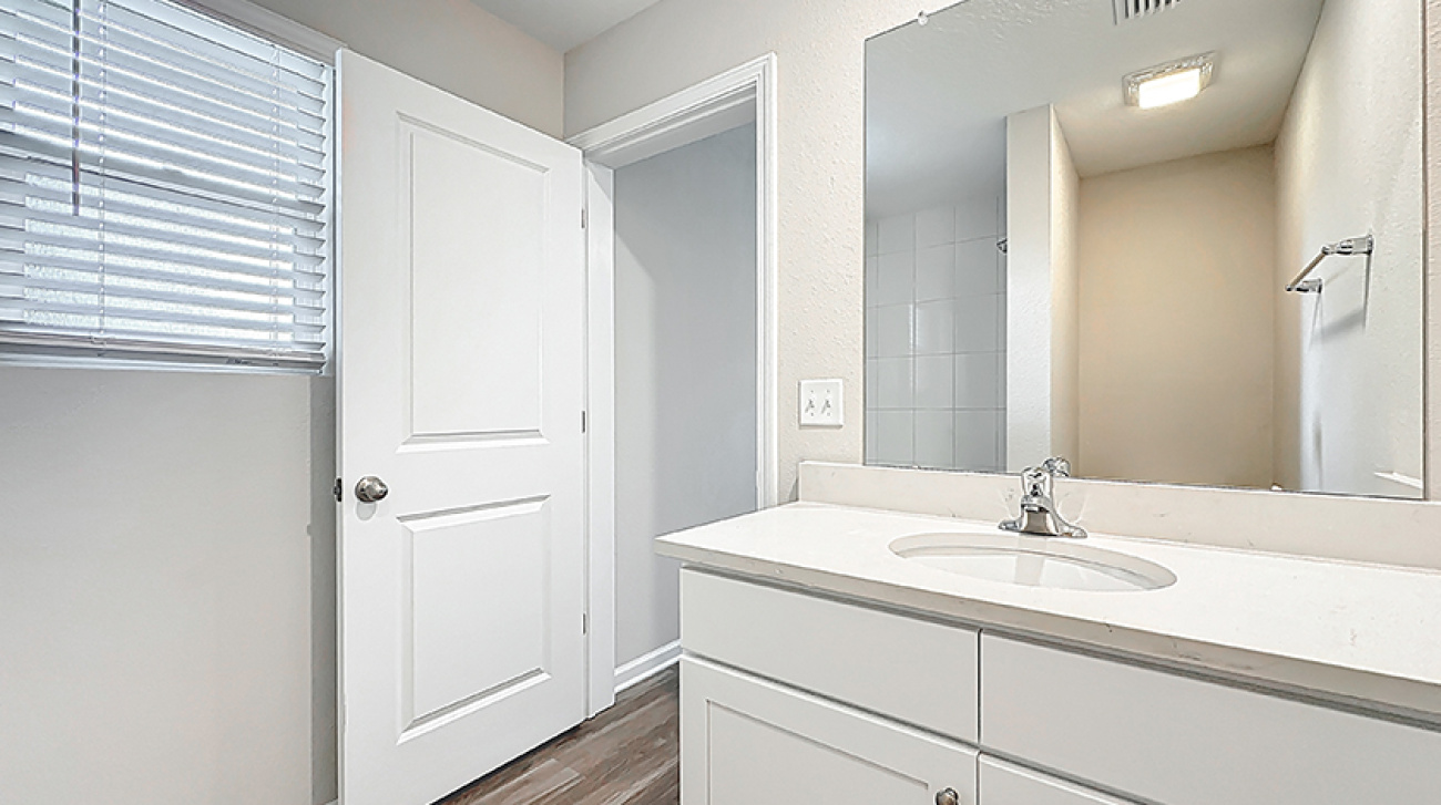 6145 Delmar, Jacksonville, Florida 32205, 4 Bedrooms Bedrooms, ,5 BathroomsBathrooms,Duplex,For Sale,Delmar,1242