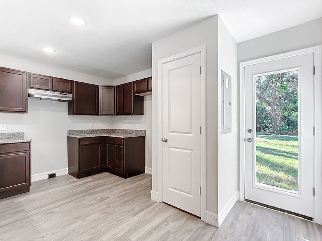 6926/6920 Thurston Rd, Jacksonville, Florida 32210, 4 Bedrooms Bedrooms, ,5 BathroomsBathrooms,Duplex,For Sale,Thurston Rd,1243