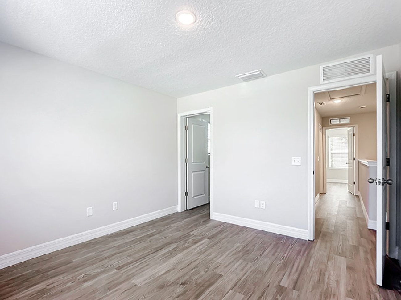 6926/6920 Thurston Rd, Jacksonville, Florida 32210, 4 Bedrooms Bedrooms, ,5 BathroomsBathrooms,Duplex,For Sale,Thurston Rd,1243