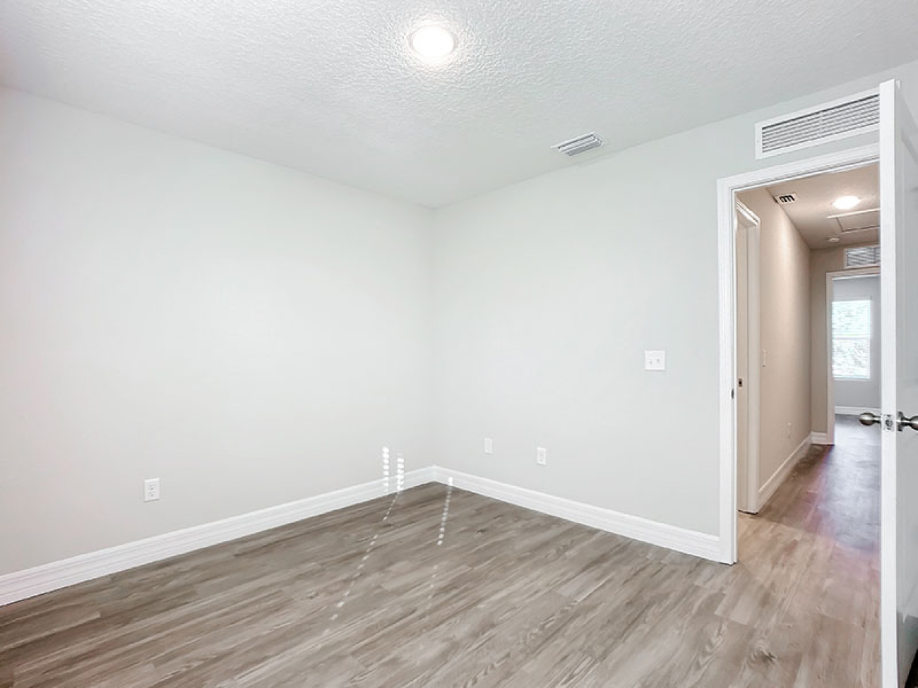 6926/6920 Thurston Rd, Jacksonville, Florida 32210, 4 Bedrooms Bedrooms, ,5 BathroomsBathrooms,Duplex,For Sale,Thurston Rd,1243