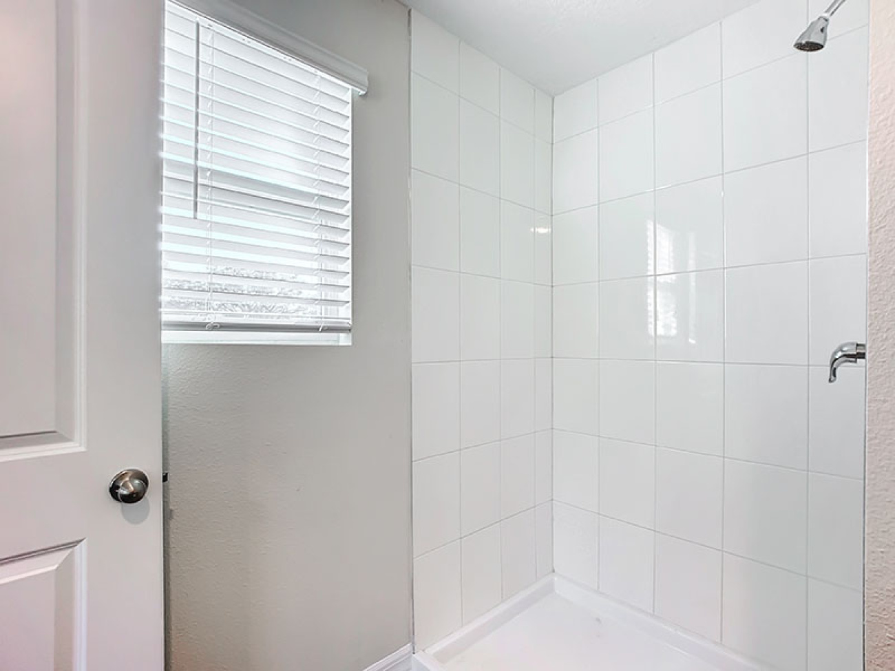 6926/6920 Thurston Rd, Jacksonville, Florida 32210, 4 Bedrooms Bedrooms, ,5 BathroomsBathrooms,Duplex,For Sale,Thurston Rd,1243