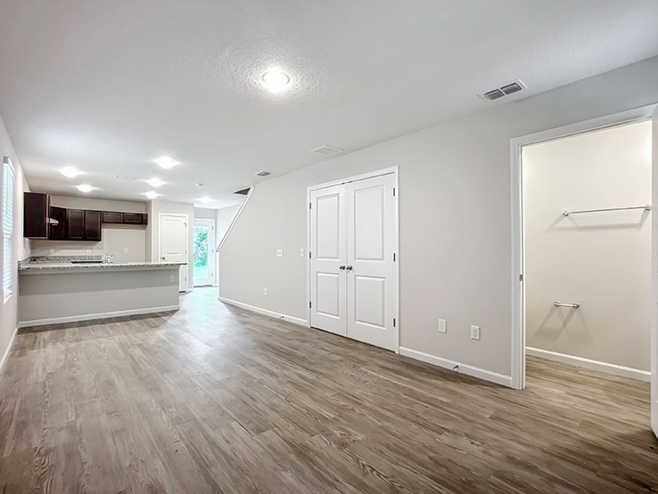 1249/1251 Pangola Dr, Jacksonville, Florida 32205, 4 Bedrooms Bedrooms, ,5 BathroomsBathrooms,Duplex,For Sale,Pangola Dr,1246