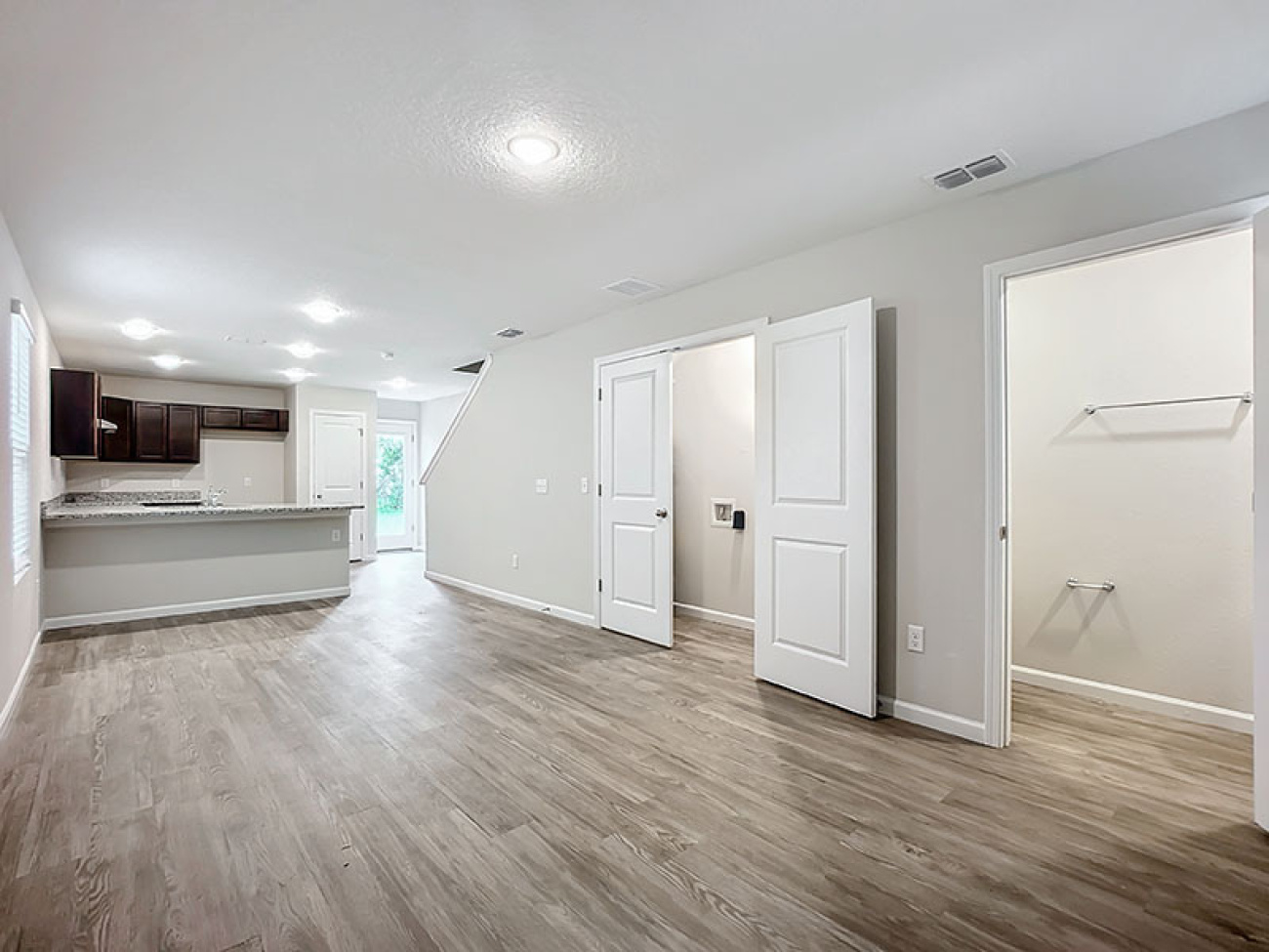 1249/1251 Pangola Dr, Jacksonville, Florida 32205, 4 Bedrooms Bedrooms, ,5 BathroomsBathrooms,Duplex,For Sale,Pangola Dr,1246