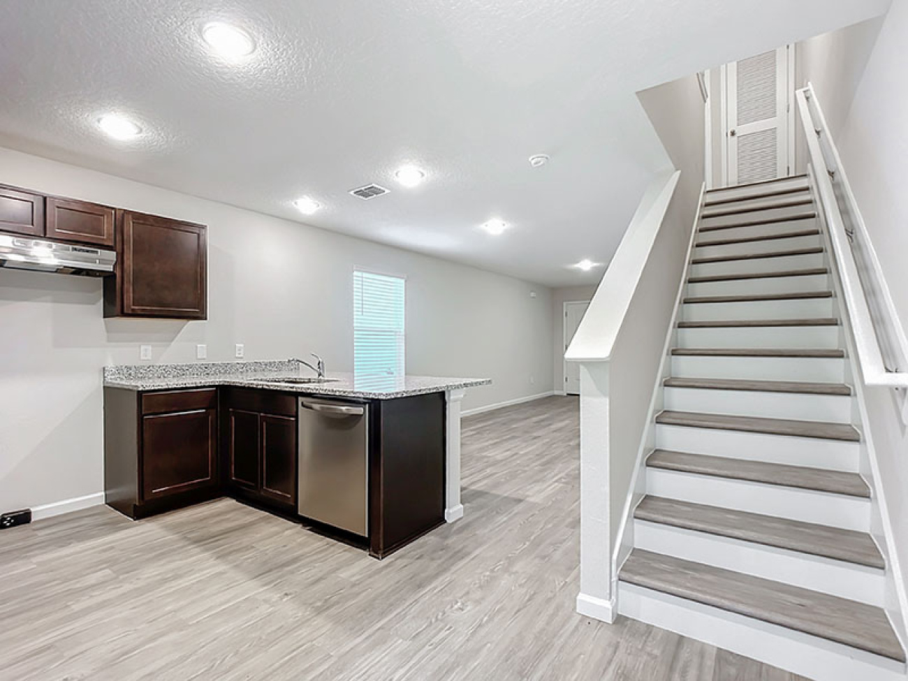 1249/1251 Pangola Dr, Jacksonville, Florida 32205, 4 Bedrooms Bedrooms, ,5 BathroomsBathrooms,Duplex,For Sale,Pangola Dr,1246