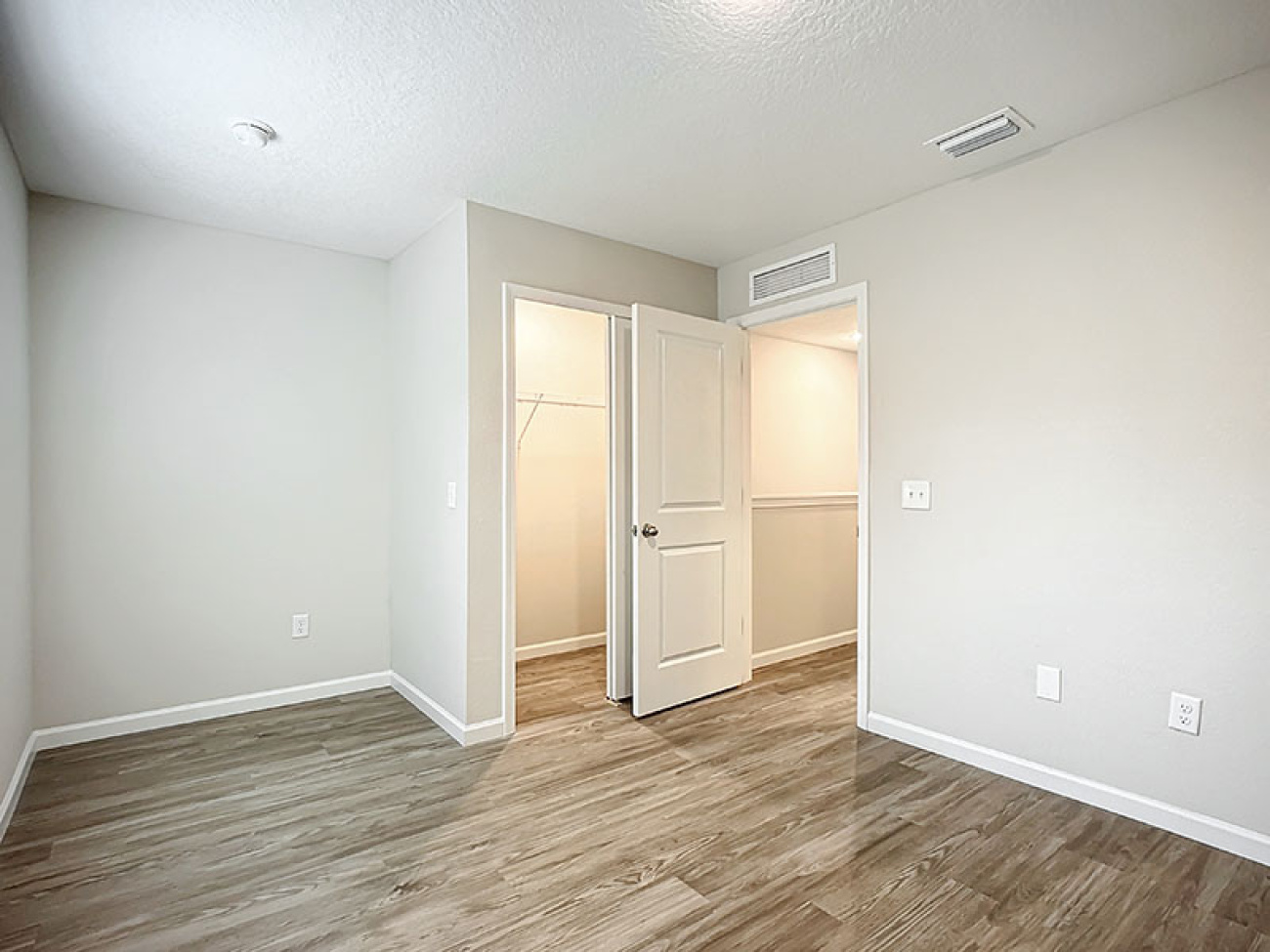 1231/1235 Pangola Dr, Jacksonville, Florida 32205, 4 Bedrooms Bedrooms, ,5 BathroomsBathrooms,Duplex,For Sale,Pangola Dr,1068