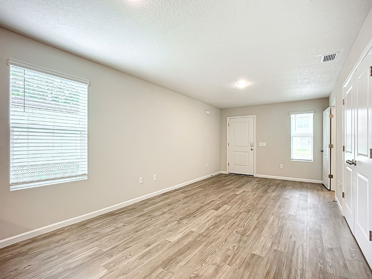 1231/1235 Pangola Dr, Jacksonville, Florida 32205, 4 Bedrooms Bedrooms, ,5 BathroomsBathrooms,Duplex,For Sale,Pangola Dr,1068