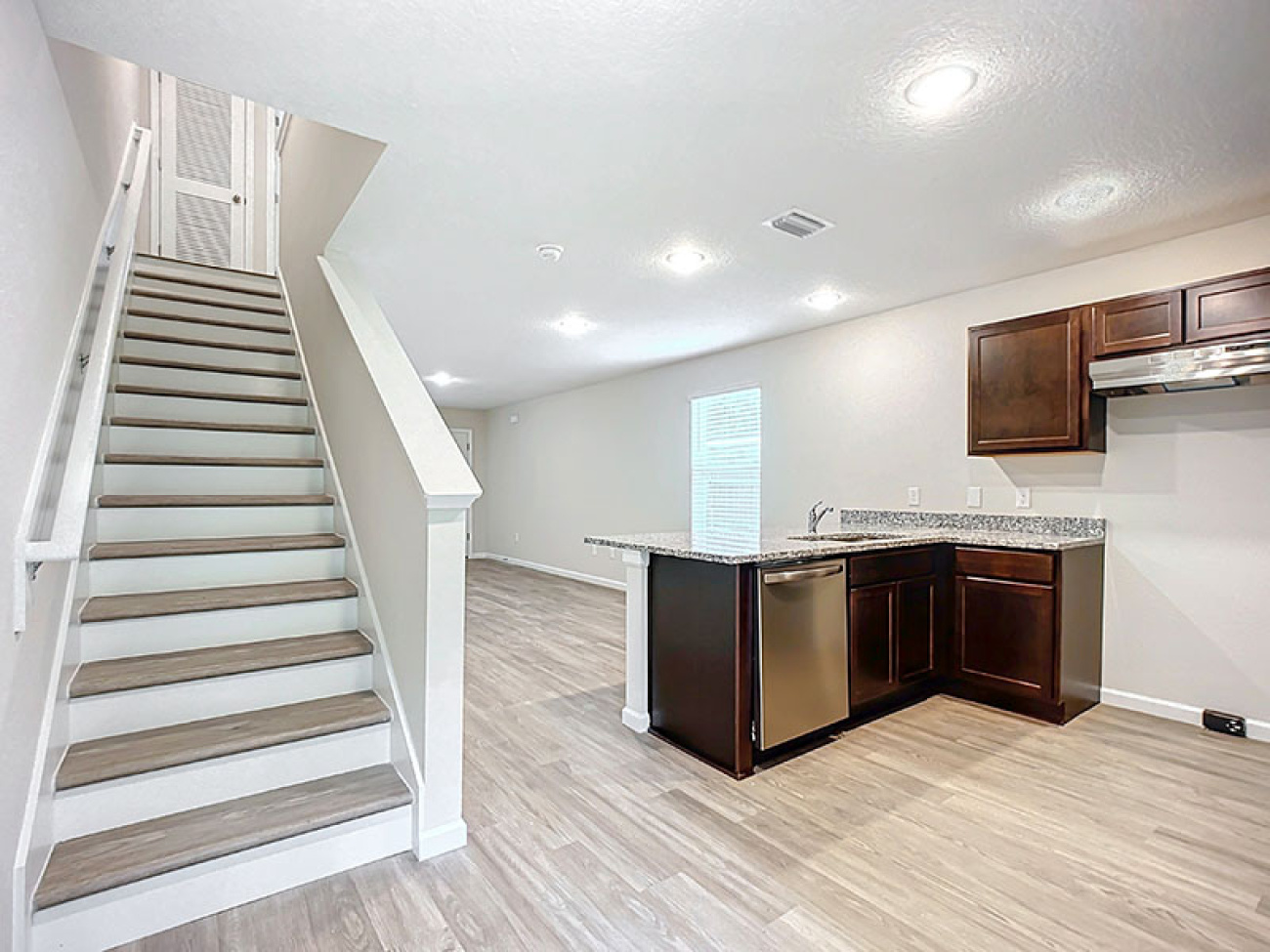 1231/1235 Pangola Dr, Jacksonville, Florida 32205, 4 Bedrooms Bedrooms, ,5 BathroomsBathrooms,Duplex,For Sale,Pangola Dr,1068