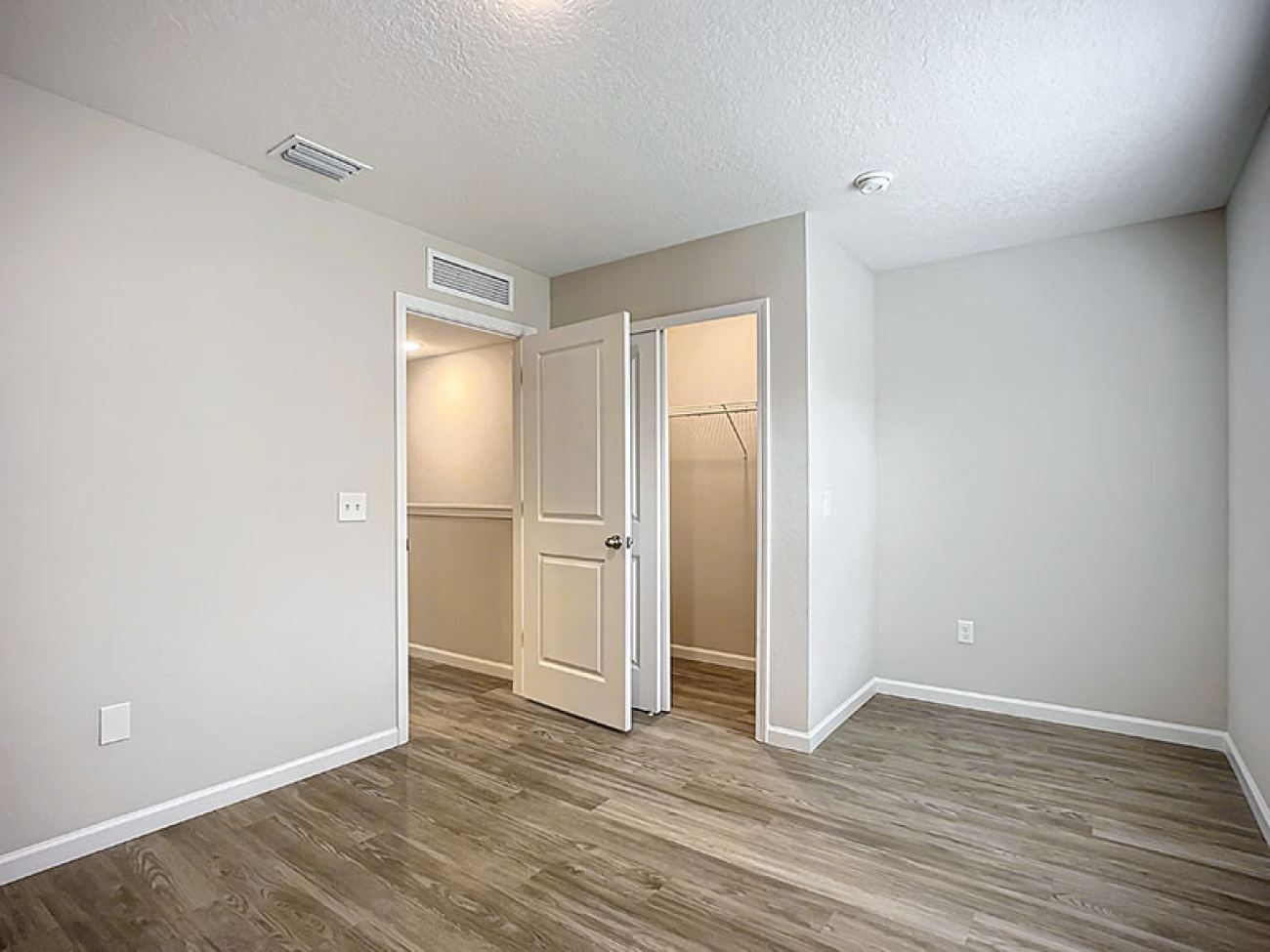 1231/1235 Pangola Dr, Jacksonville, Florida 32205, 4 Bedrooms Bedrooms, ,5 BathroomsBathrooms,Duplex,For Sale,Pangola Dr,1068